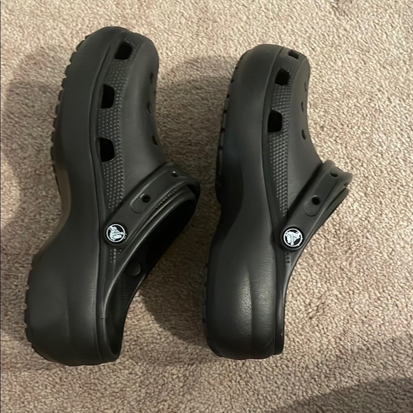 CROCS Women’s Platform Black Slip-On Sandals (never worn) - Picture 5 of 5
